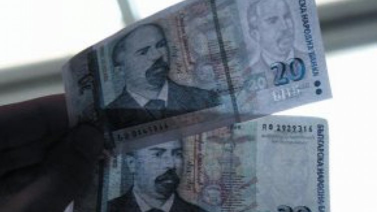 Арестуваха млади шофьори подкупвали полицаи с двадесетачки