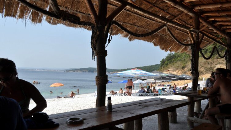 Хотели и ресторанти без достатъчен персонал предлятно