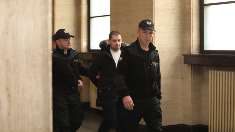 Пуснаха вкъщи обвиняемия за подкуп в спортното министерство