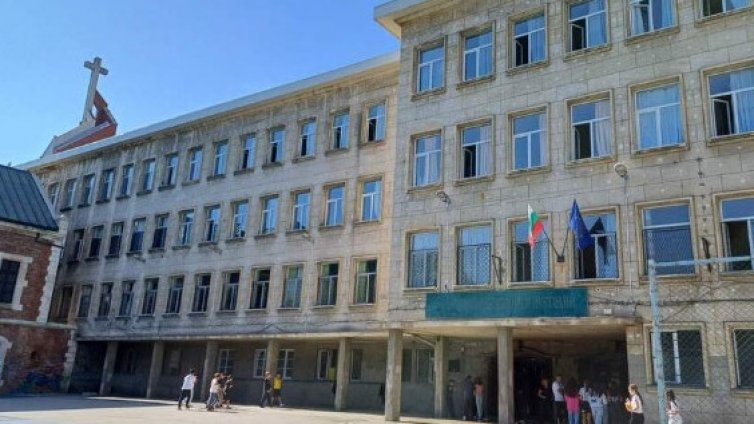 Учениците се връщат в обновените стаи на ОУ "Св. св. Кирил и Методий" във Варна