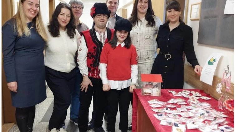 Благотворителен щанд &bdquo;Мартеници с кауза&ldquo; бе разкрит в Районен съд &ndash; Варна