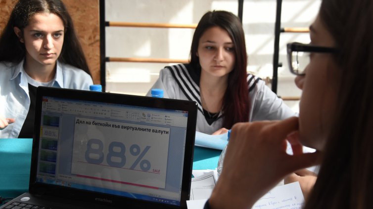 Варненски ученици представиха парите на бъдещето