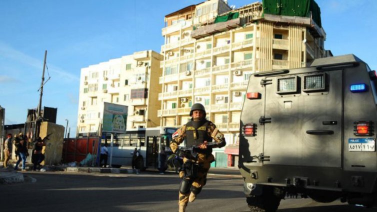 Египетската полиция нахлу в редакцията на опозиционен сайт