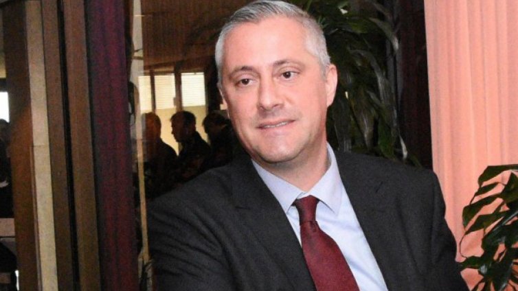 Лукарски играл футбол, скъсал менискус