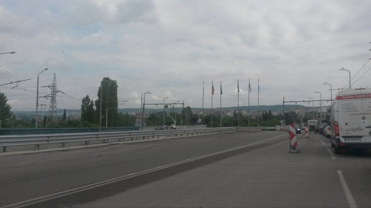 Пускат движението по ремонтирания Аспарухов мост