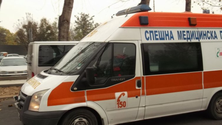 Мъж почина на спирка във Варна