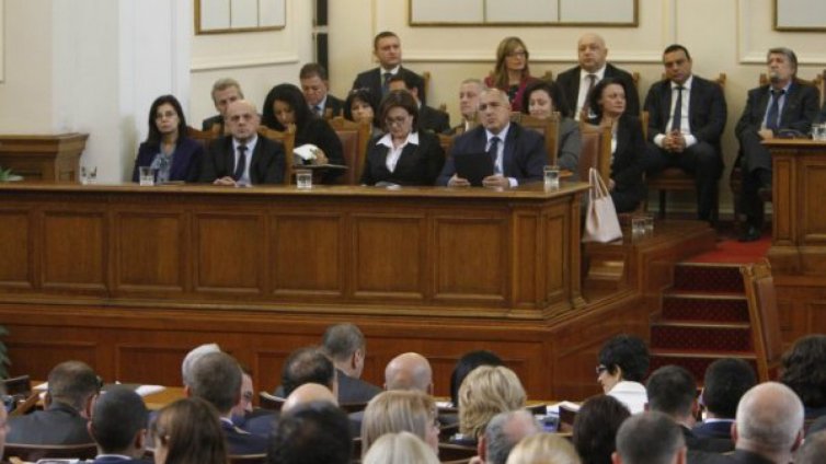 Парламентът прие оставката на правителството