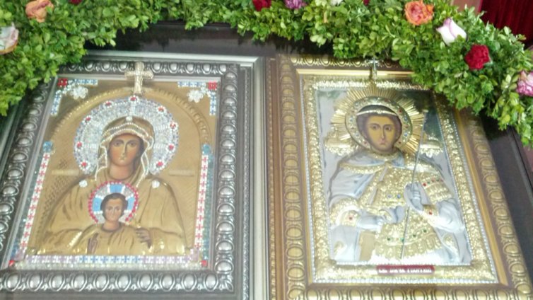 Отслужват акатист пред чудотворните икони в храма "Св. Прокопий Варненски"