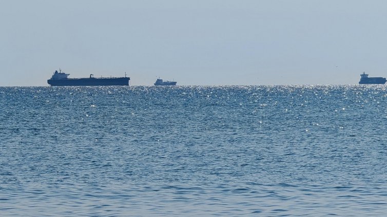 Нов удар срещу кораб на 15 морски мили от брега на Бяла