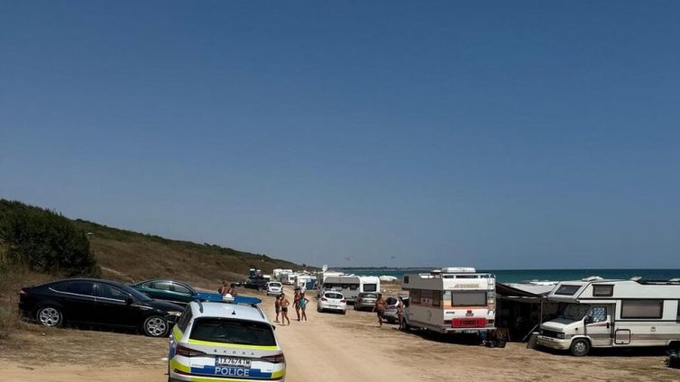 За 2 дни: Глобиха над 100 души, паркирали по плажовете на Северното Черноморие