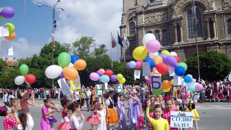 Празнично шествие и ветроходна регата за 24 май във Варна