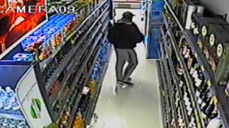 Здрав мъжага задигна уиски за 800 лв. от магазин