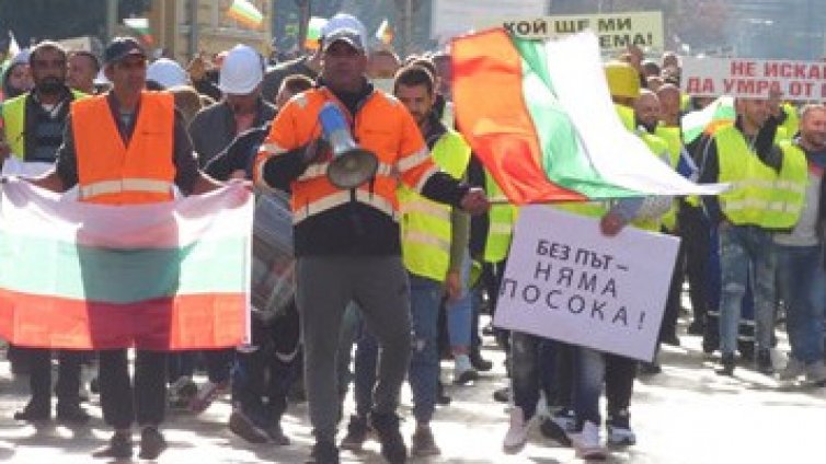 Ремонт на пътя ли? Строителите чакаха 1,7 млрд. лева, но пак са излъгани