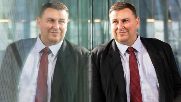 Евродепутатът Емил Радев утре ще направи ново дарение за библиотеката във Варна
