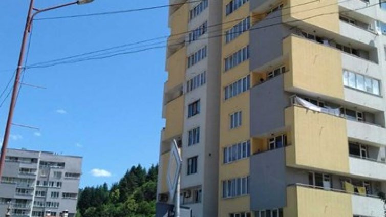 Драма в Девин: Жена се хвърли от 10-ия етаж. Строполи се и загина!