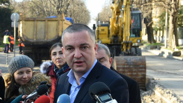 Злосторници крадат указателни табелки по спирките във Варна
