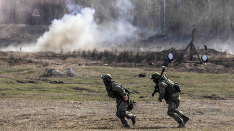 Мащабни военни учения започнаха в Крим