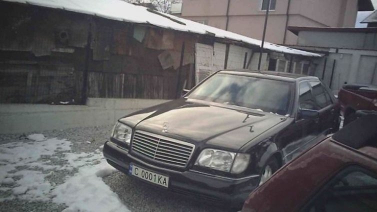 Бронираната S класа на Бай Тошо – за продан. Търсят й 12 бона в евро