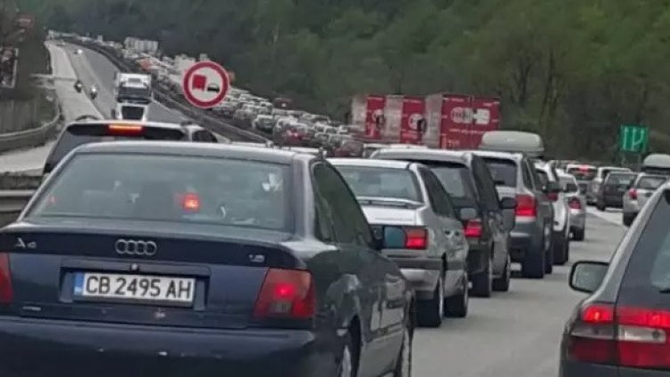 Голямото пътуване: Столичани потеглиха към родните си места