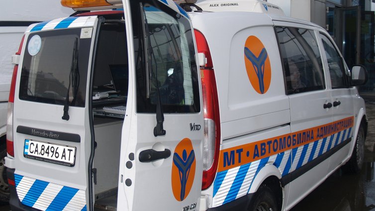 Инспектират училищните автобуси