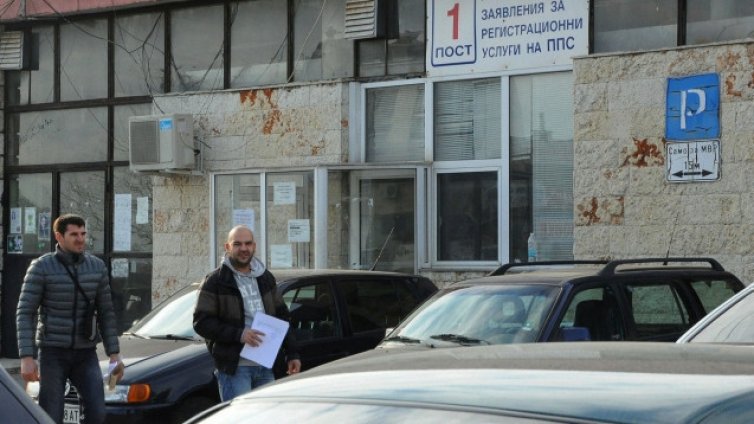 Временно са преустановени административните услуги в КАТ - Варна и Трето РУ