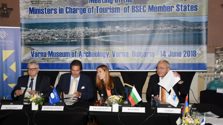 За юли и август хотелите с 4 и 5 звезди са пълни на 100% 