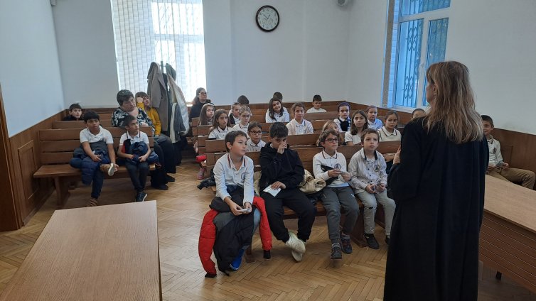 Третокласници разговаряха с апелативен съдия за правилата и ценностите 