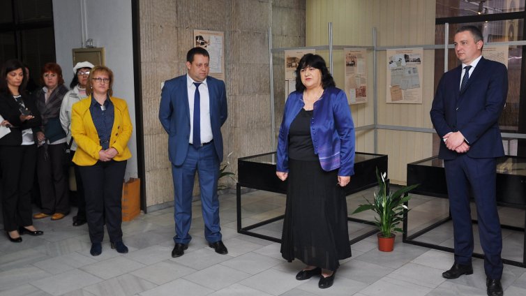 С първа копка на новата сграда да празнуват догодина, си пожелаха от библиотеката във Варна за рожден ден