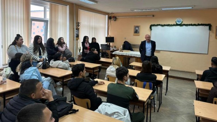Апелативният прокурор на Варна говори пред ученици за опасностите от дрогата