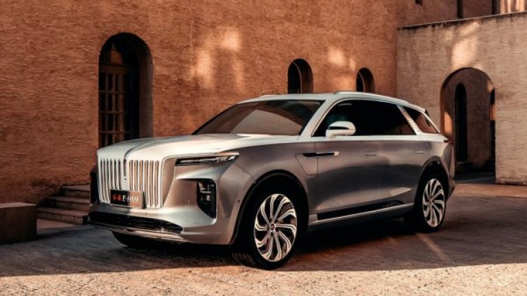 Русия намери с какво да смени BMW-тата. 7 скъпи китайски модела СНИМКИ
