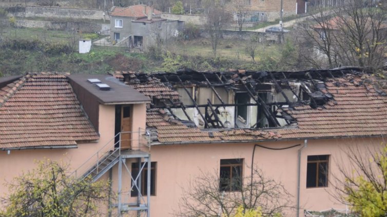 Събират дрехи за пострадалите от пожара в с. Рояк