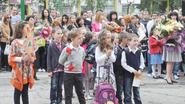 С 250 лв. ще помагат на първокласници