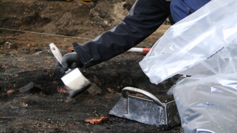 Археолози изкопаха сексиграчка от XVIII век