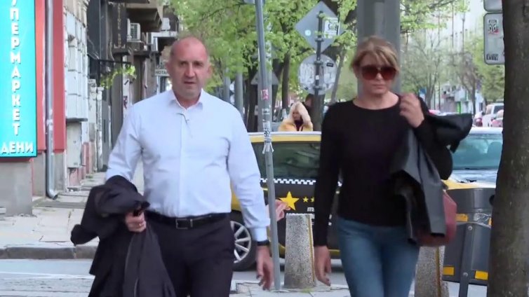Радев, Русия и първите задачи пред новото правителство