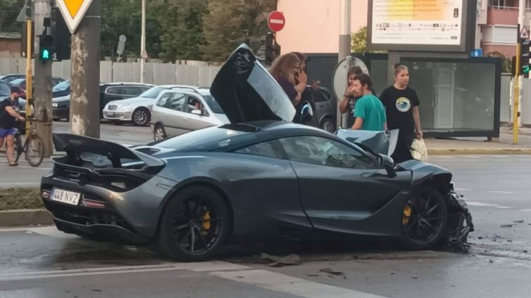Суперкола за скрап! Мощен McLaren – ударен или ударил в София? ВИДЕО
