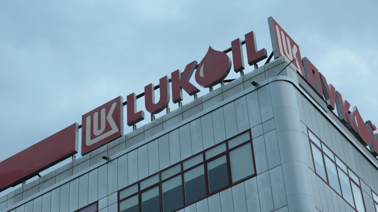 &bdquo;Лукойл&ldquo; намери купувач за активите си 
