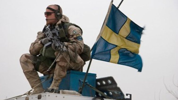 Швеция връща задължителната военна служба  