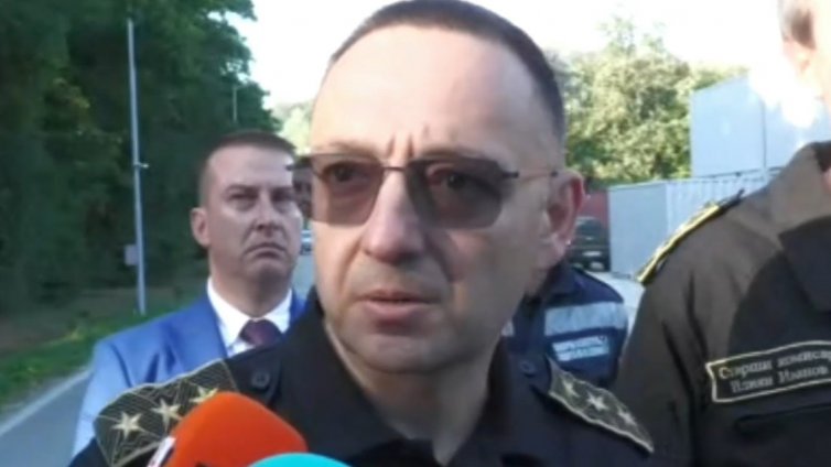 Джартов: Пожарът край военния завод е овладян, няма опасност за населението