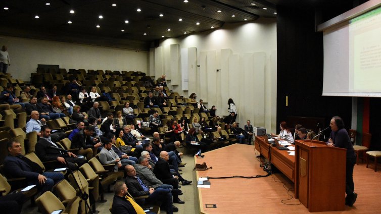 Очната болница във Варна поема курс към Медицинския университет?