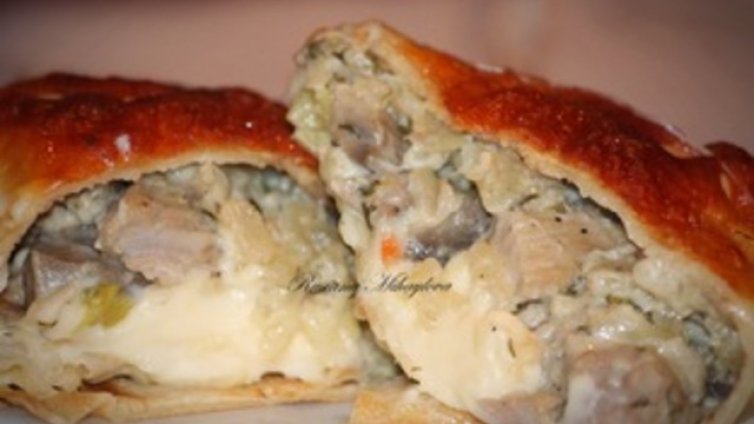Палачинкови сарми с месна плънка и топено сирене