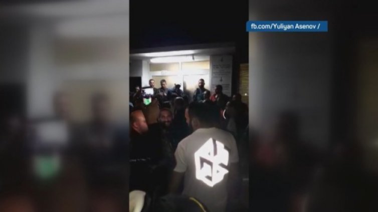 Среднощен протест в Омуртаг заради загинало при катастрофа момче