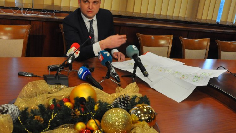 Кметът поиска нови работници за ремонта на центъра след Нова година