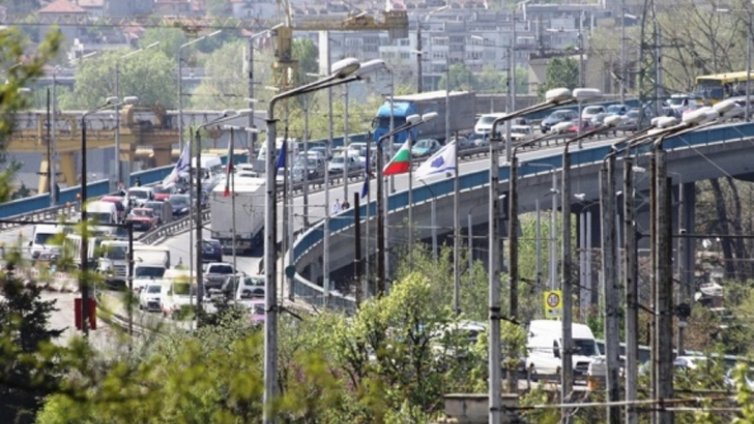 Верижна катастрофа затапи Аспарухов мост от Варна към Бургас