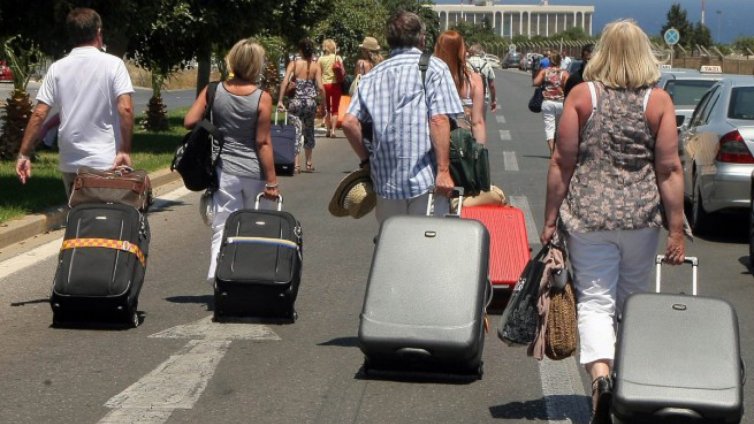 Близо 29 000 българи са емигрирали само през 2014 г.