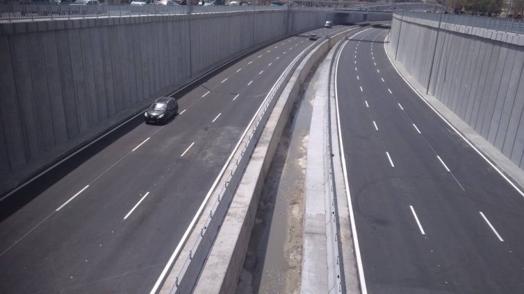 Нетърпеливи шофьори пробваха новия бул. „Левски” преди отварянето му (СНИМКИ)