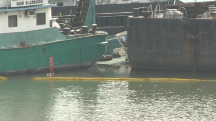 Кораб потъна наполовина в Дунав край Русе