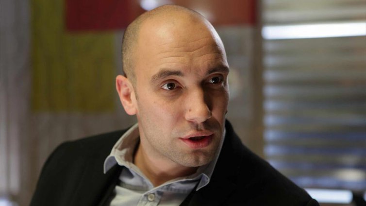 Захари Бахаров бесен, "набира" актьори за сериал  