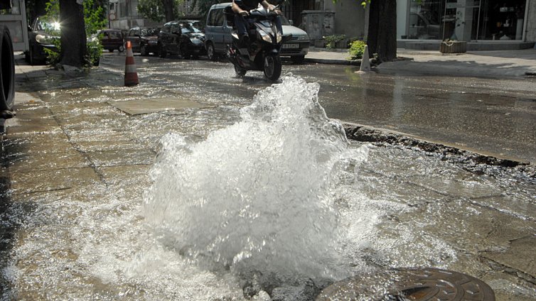 Отстраняват ВиК аварията в „Младост“