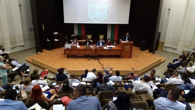 „Лъки Хънт“ поема грижата за бездомните кучета във Варна