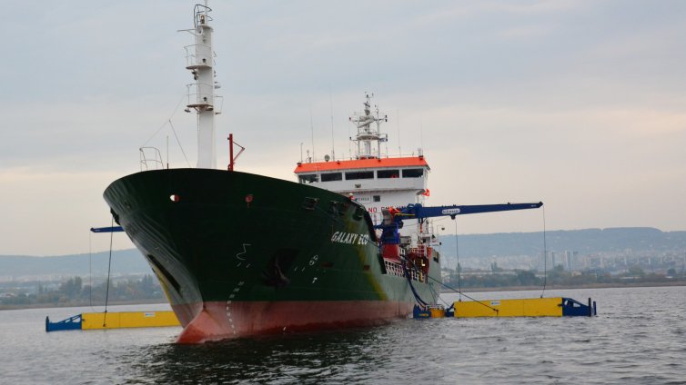 Учение за борба с нефтени разливи се проведе във Варненския залив